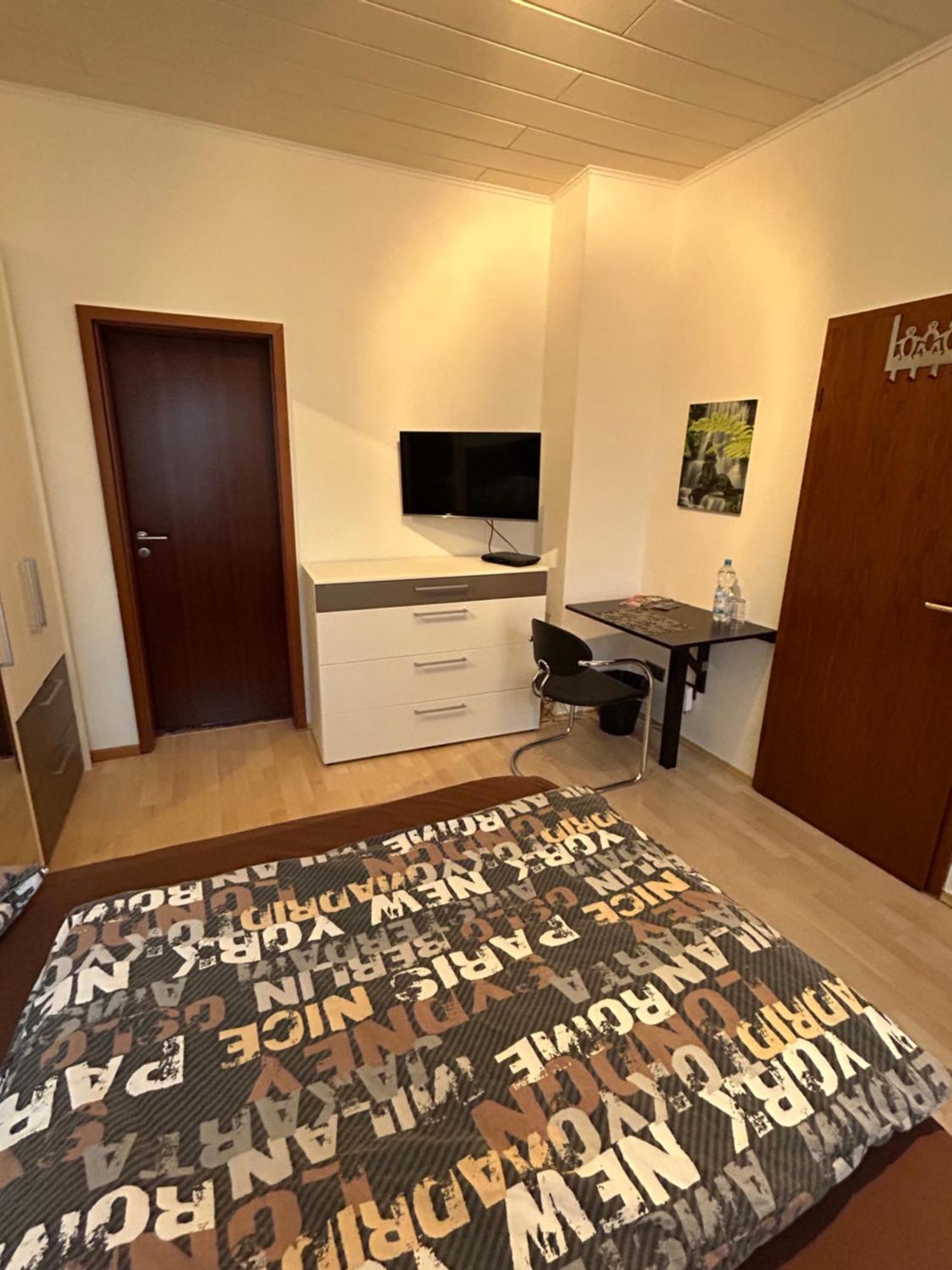 Privatzimmer Haus Gruenewald Solingen Eksteriør bilde